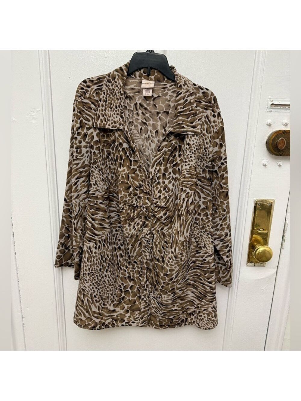 Covington Woman Animal Print V Neck Button Up Blouse Size 20-22W